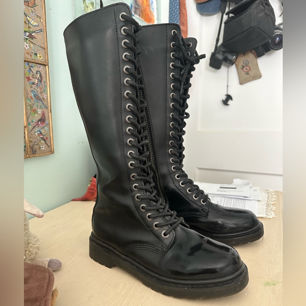 Demonia Defiant 400 black boots